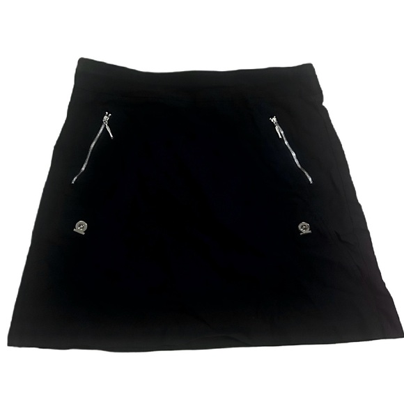 Simon Chang Dresses & Skirts - Simon Chang Utility Black Skirt Zipper detail built in shorts comfy stylish